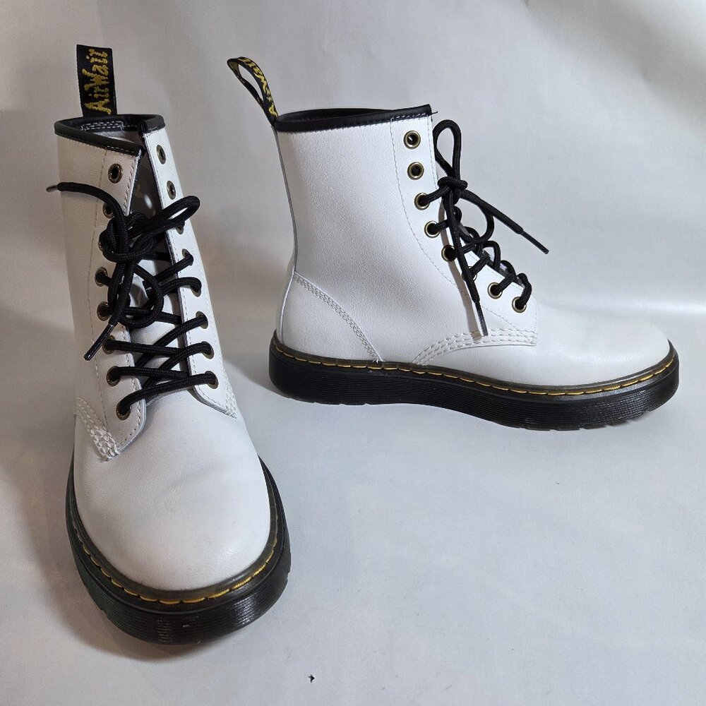 NWOT Dr. Martens White Zavala Boots Size 7
